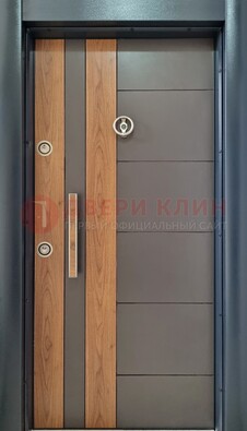 Коричневая входная дверь c МДФ панелью ЧД-01 в частный дом в Кирове