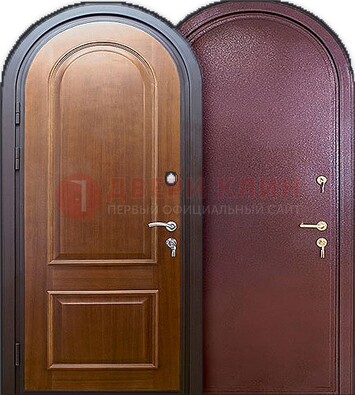 Железная арочная дверь с МДФ внутри ДА-14 в Раменском