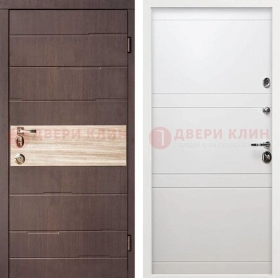 Коричневая стальная дверь с филенчатой МДФ в Белом цвете ДМ-306 в Кирове