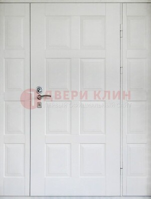 Белая входная дверь для коттеджа с МДФ ДМ-536 в Кирове