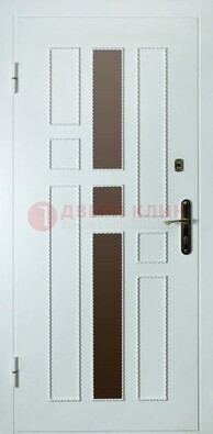Белая стальная дверь с МДФ и декоративными вставками ДМ-62 в Пскове