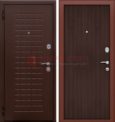 Коричневая металлическая дверь с МДФ ДМ-78 в квартиру в Кирове