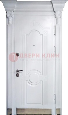 Белая металлическая дверь с массивом дуба для дома ДМД-59 в Кирове