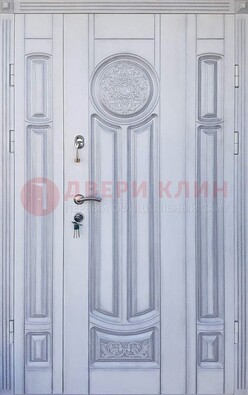 Белая двухстворчатая дверь с массивом дуба ДМД-72 в Кирове