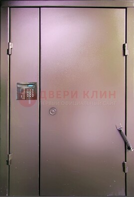 Коричневая стальная дверь в подъезд ДПД-1 в Кирове