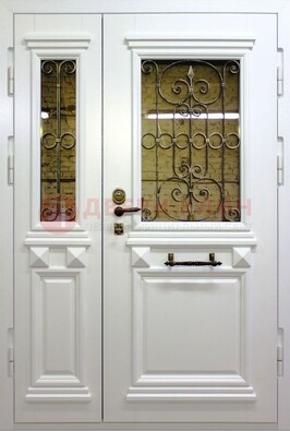 Белая парадная металлическая дверь со стеклом и ковкой ДПР-83 в Кирове