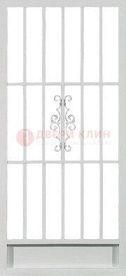Белая стальная решетчатая дверь с ковкой ДР-35 в Кирове