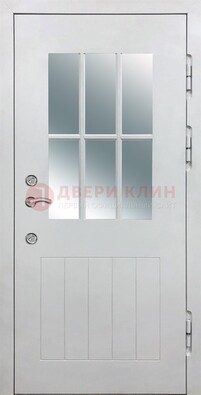 Белая уличная дверь со стеклом ДС-30 в Кирове
