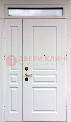 Белая двухстворчатая металлическая дверь со стеклом ДС-63 в Кирове