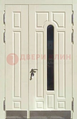 Белая двухстворчатая металлическая дверь со стеклом ДС-71 в Кирове