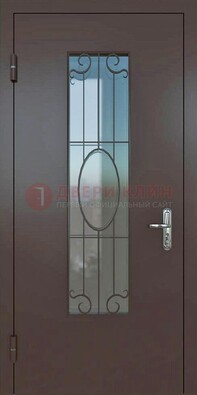 Коричневая наружная железная дверь со стеклом и ковкой ДСК-100 в Кирове