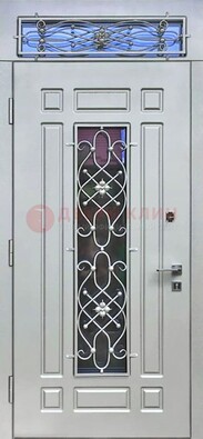 Белая железная дверь со стеклом и ковкой с верхней фрамугой ДСК-112 в Кирове