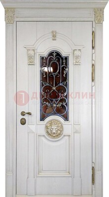Белая железная дверь со стеклом и ковкой для кирпичного дома ДСК-155 в Кирове