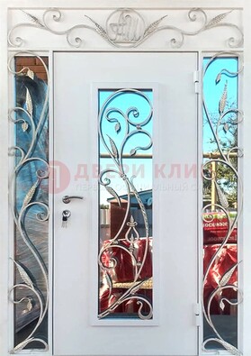 Белая входная дверь порошок со стеклом и ковкой ДСК-165 в Кирове