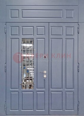Серая двухстворчатая дверь Винорит со стеклом и ковкой ДСК-234 RAL 7024 в Кирове