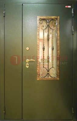 Стальная дверь со стеклом и ковкой ДСК-29 для квартиры в Кирове