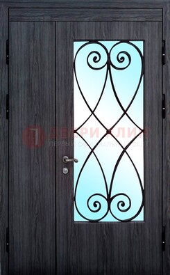 Стальная дверь со стеклом и ковкой ДСК-69 в деревянный дом в Кирове