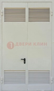 Белая металлическая противопожарная дверь с вентиляционной решеткой ДТ-6 в Кирове
