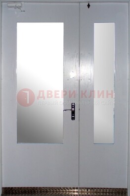 Белая  тамбурная дверь со стеклянными вставками ДТМ-18 в Кирове