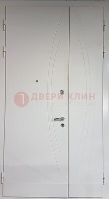 Белая тамбурная дверь ДТМ-31 в Кирове