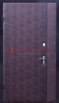 Бордовая металлическая тамбурная дверь ДТМ-3 в Пензе
