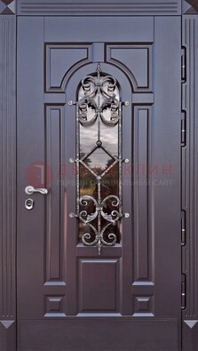 Темная уличная дверь с виноритом и стеклом с ковкой ДВТ-164 в Кирове