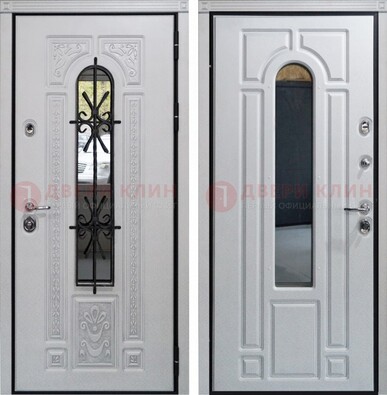 Белая стальная дверь с виноритом и ковкой снаружи ДВТ-197 в Кирове